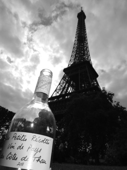 wine-and-eiffel-tower-grayscale